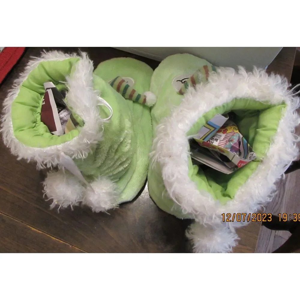 Ganz girl's snowman bootie slippers green, white pom-poms snowman hat